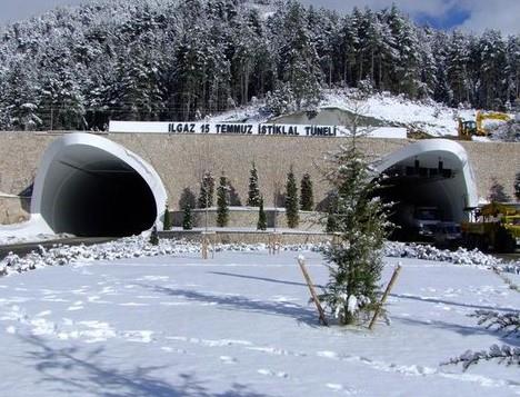 ERDOAN, YILDIRIM VE ARSLAN AACAK<p>    Ilgaz Da geidini 8 dakikaya drecek olan Ilgaz 15 Temmuz stiklal Tneli, 26 Aralk Pazartesi gn Cumhurbakan Recep Tayyip Erdoan, Babakan Binali Yldrm ile Ulatrma, Denizcilik ve Haberleme Bakan Ahmet Arslan'n katlmyla hizmete alacak.