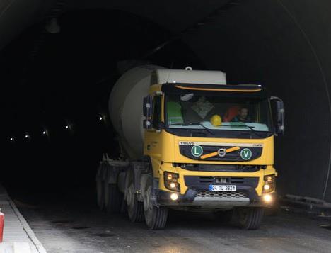 BYK TASARRUF<p>    Tnel sayesinde ortalama seyahat sresinde yllk 345 bin 655 saat, akaryakt tketiminde de 8 milyon 300 bin litre tasarruf salanmas hedefleniyor. Ayrca Ilgaz 15 Temmuz stiklal Tneli, Trkiye ekonomisine getirisi ise 38 milyon 200 bin TL olacak.