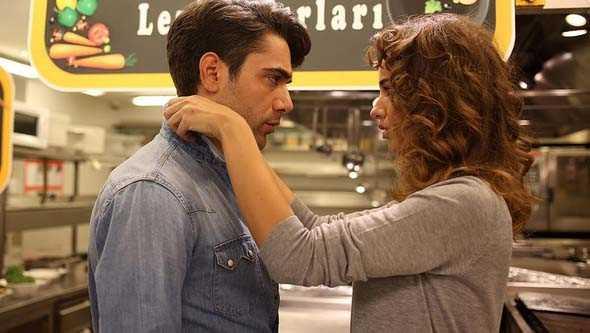 Gittii mekan k &#8220;Acil gitmem gerek. Hava ok souk. Daha sonra konuuruz&#8221; diyerek sorular yantlamak istemeyen Seda Bakan, &#8220;Dizinizin yayndan kaldrlaca haberleri doru mu?&#8221; sorusuna ise &#8220;Hayr, dizimiz devam ediyor&#8221; diye karlk verdi.