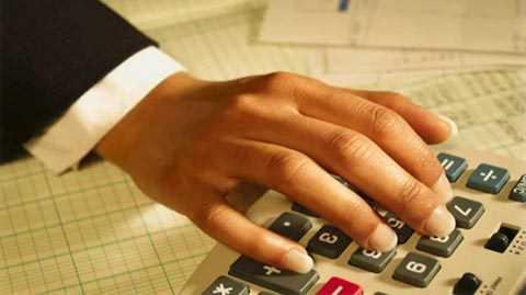 Konuyla ilgili olarak Kaaklkla Mcadele Kanunu ile Gmrk Kanunu'na geici madde eklendi. Buna gre, yasann yrrle girecei tarihten nce yurda sokulmu olan ve 2. el olduu ya da bedeli dk gsterilerek vergileri eksik dendii sonradan tespit edilen ara sahiplerine af getirilecek.