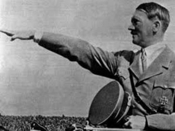 Baz Alman kaynaklar bu selamn Mussolini'den kopyalandn iddia ediyor.