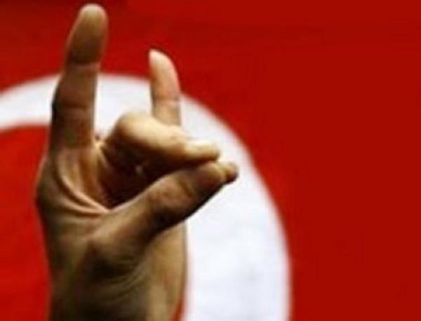 Trklerin bozkurttan trediini sembolize etmek iin kullanlan iaret gnmzde Milliyeti Hareket Partisi'nin sembol.