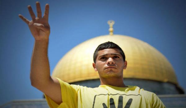 Binlerce kii "Rabia iareti" yaparak ektirdii fotoraflar Twitter'a ykledi.