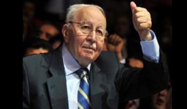 <p><b>BA PARMAK</b></p>  Ba parmak Trkiye'de Milli Gr Hareketi'nin el iareti olarak biliniyor. Necmettin Erbakan'n ba parma seim meydanlarnda "Mcahit Erbakan" slogan ile btnleti.
