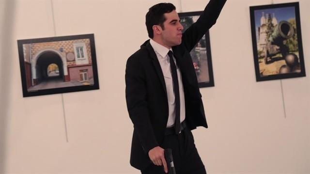 Bizim hissetmememiz ok normal. Biz ocuumuzu okula gnderdik, devlete emanet ettik. Diyarbakr&#8217;a, Hakkri&#8217;ye birok yere gitti. Biz peinden oralara koamayz. Annem Ankara&#8217;ya gitti ama ben, ev, arkada ortamn hi bilmiyorum. Maazaclkta alyorum, hep iyerindeyim. Kardeimle uzun sredir telefonla grmyordum. Acayip bir kopukluk oldu. 1 yl iinde belki 5 kere grmlm var. Aramyordu, o aramaynca ben de aramyordum.