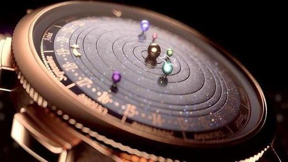 Telefonlardan sonra saatler de 'akllanr' oldu. Telefon grmesi yapabildiimiz kol saatiyle nabz lebiliyor, ka kilometre kotuumuzu hesaplayabiliyor ve hatta fotoraf bile ekebiliyoruz. Ancak baz saatler var ki teknolojisinden ok grnm ve fiyatyla akna eviriyor.