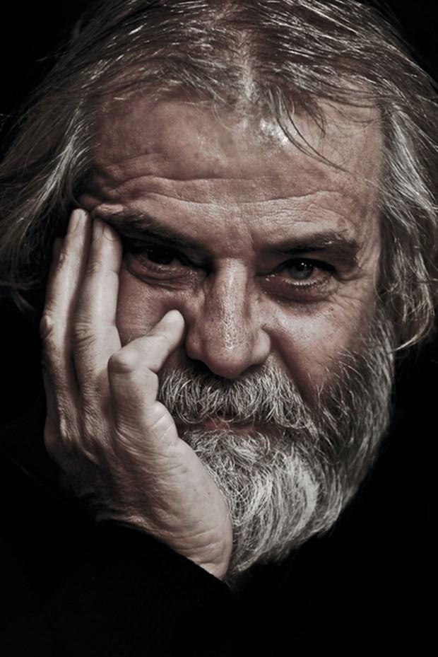 TARIK AKAN  Yeilam'n unutulmaz ismi Tark Akan, 66 yanda akcier kanseri sonucu yaamn yitirdi.