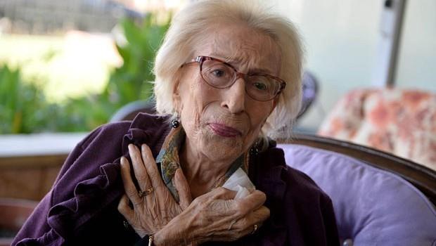 GNL LK ZCAN  Sanat Gnl lk zcan'n torunu Tark ndz, zcan'n Silivri'deki evinde vefat ettiini syledi. Sanatnn ilerleyen yann verdii salk sorunlar olduunu kaydeden ndz, "Bugn ne yazk ki akam saatlerinde vefat haberini alm bulunuyoruz. ok ac tabii. Dedemi (Gazanfer zcan) daha nce kaybetmitik. Orada bulutular herhalde. Nurlar iinde uyusun. Tabii ok zntlyz." ifadelerini kulland.