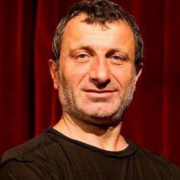 SRAFL KSE  stanbul'da geirdii trafik kazasnn ardndan kaldrld Haydarpaa Numune Hastanesi'nde youn bakma alnan nl oyuncu srafil Kse, hayatn kaybetti. Kse'nin 20 aylk bir olu vard.