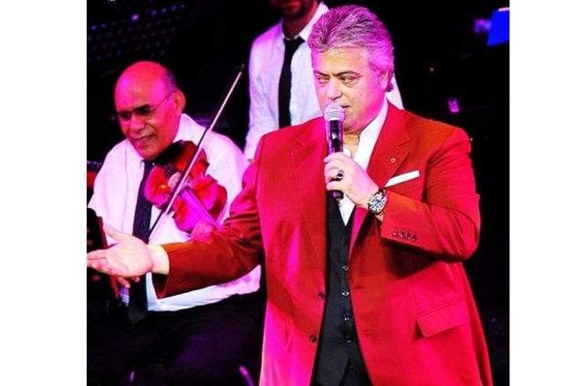 Cengiz Kurtolu nceki akam bir mekanda sahne ald.