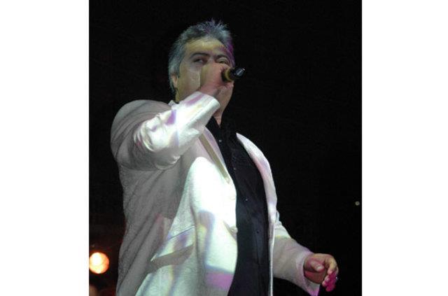 Konser ncesi basn mensuplarna karsna geen Kurtolu, "Arkadalar salma ve formuma kavutuum iin mutluyum.