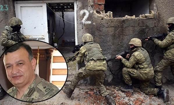 TOMA ve zrhl aralarla nn kesen polisleri, "Yolu an, yoksa sizin iin iyi olmaz" diye tehdit eden Grcan, sokaa kard birlikteki askerlerle tugaya geri dnmek zorunda kald. Grcan ile birlikte rnak'ta toplam 384 asker tutukland.