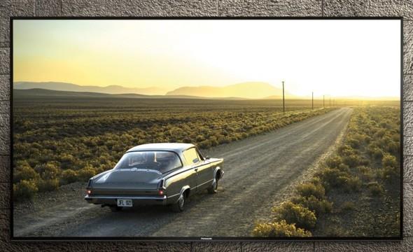 HDR ve 4K gibi yeni standartlar destekleyen TV, yksek parlaklk seviyesi sayesinde HDR grntlerin ekrandan adeta frlamasn salyor.