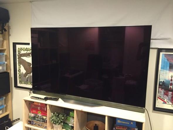 OLED ekranlar, en yksek parlaklkta LED'e yetiemeseler de, salonunuzda sinemalara ta karacak bir karanlk ortam oluturmakta LG OLED E6'nn eline su dkecek kimse yok. Ekran boyutu: 65 in.