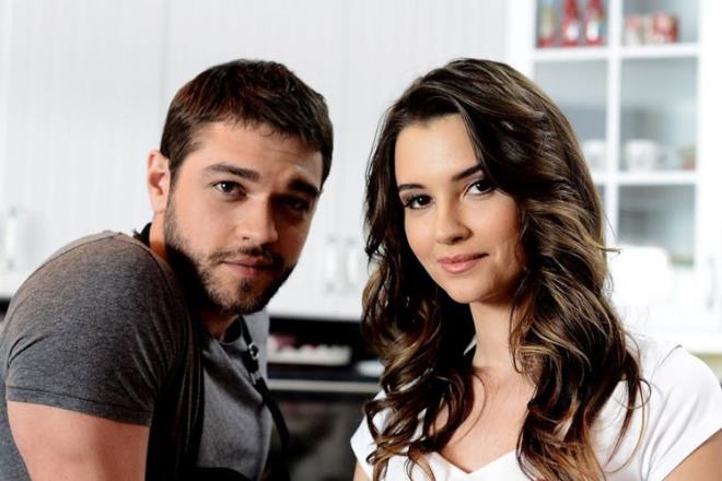 TATLI NTKAM Yaz dizisi olarak Kanal D ekranlarnda seyirciyle buluan Tatl ntikam, reting baars nedeniyle yeni sezonda da devam etti. Kanal D, ynetimi Tatl ntikam yerine 'Altnsoylar' tercih edince barollerini Leyla Lydia Tuutlu ve Furkan And'n paylat beeniyle izlenen bir dizi ksa bir sre nce seyirciye veda etti.