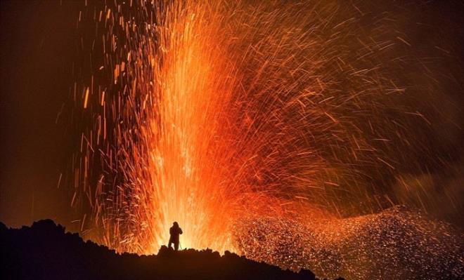 Reunion Adas'ndaki Piton de la Fournaise Yanarda