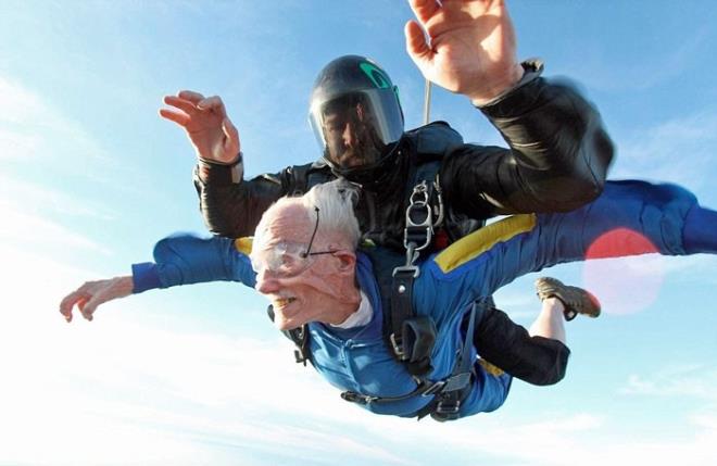 Buras San Diego ve uaktan atlayan Glenn Quillin tam 100 yanda.