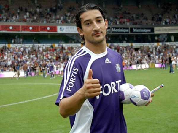 Fenerbahe'nin ardndan RSC Anderlecht'e transfer oldu. 2006-2007 sezonunda Almanya'nn FC Kln takmna kiralk olarak transfer oldu bir sonraki sezon ise RSC Anderlecht'e geri dnd.