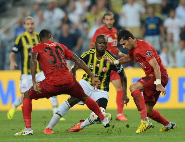 Mert mthi bir performans sergilerken, yllardr kaleyi kimseye vermeyen Volkan Demirel'in yedii hatal goller tartma konusu olmu durumda... Fenerbaheli taraftarlar da sosyal medyada artk Mert'i 1. kaleci olmas gerektii ynnde gr bildiriyorlar.