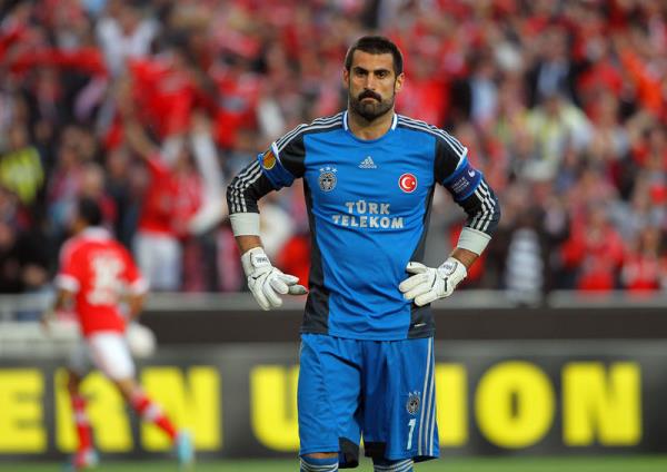 Volkan'n Mert'in yllk cretinin tam 5 katn (2.5 milyon Euro) kazanmas da tartma konusu olmu durumda. Volkan'n 5 malk cezas sona ererken, teknik direktr Ersun Yanal' tatl bir sknt bekliyor.