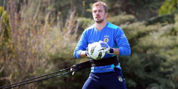 Kaybedilmesine ramen Galatasaray ve Konyaspor malarnda da sahann yldz olan gen kaleci bu performansyla herkese byk bir ders verdi. Mert, Milli Takm formasna da gz krpmaya balad.