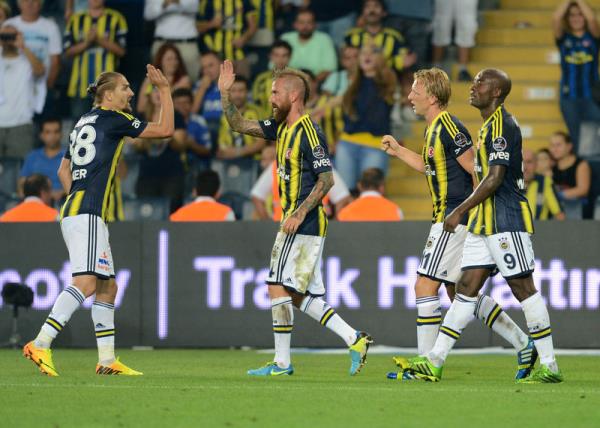 Bu futbolcularn bonservisleri, garanti cretleri ve ma ba paralar toplandnda Fenerbahe'ye faturas 50 milyon Euro'yu geiyor.