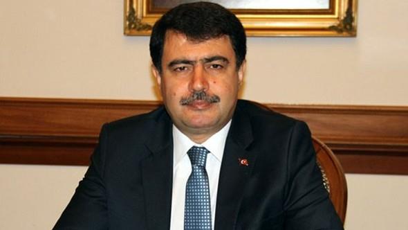 Youn kar ya ve k artlar gerekesiyle bugn Ankara da dahil birok kentte okullar tatil edildi. Meteoroloji'nin stanbul iin kar ya uyars yapmasnn ardndan renciler 'Bugn stanbul'da okullar tatil mi' sorusuna kilitlendi. Kar tatili beklentisi iindeki renciler stanbul Valisi Vasip ahin&#8217;e Twitter&#8217;dan esprili mesajlar gndererek tatil isteklerini duyurdular.