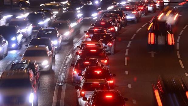 MOTORLU TAITLAR VERGS    1-3 ya grubunda yer alan ve motor silindir hacmi 1300 santimetrekpe kadar olan otomobillerin halen 623 lira olan motorlu tatlar vergisi, ylbanda 646 liraya kacak.