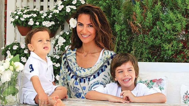 Eski Trkiye gzellerinden olan Yksel Ak nce mankenlii ve sunuculuu brakt daha sonra ise stanbul&#8217;u terk etti. lk evliliini manken enol pek ile yapan Yksel Ak daha sonra zmirli i adam Osman Rimer ile evlenerek zmir&#8217;e yerleti. Ares ve Kaya isimli iki tane olu bulunuyor.