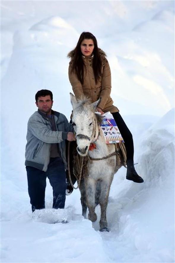 Btn zorluklara ramen okuldaki 21 renciye bireyler retmenin kendisini ok mutlu ettiini vurgulayan Duygu retmen unlar anlatt: