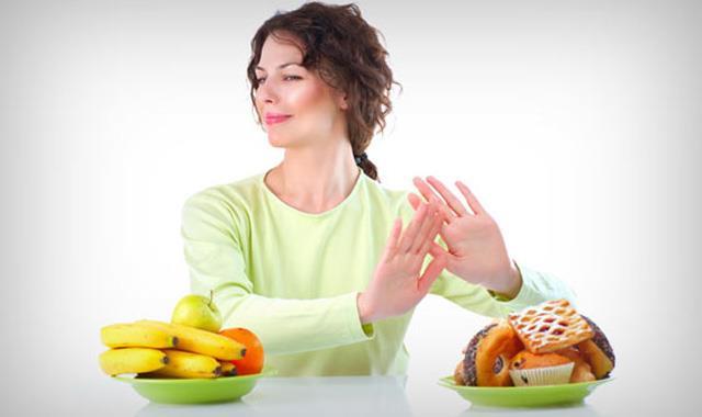 Yeni bir yla girerken ncelikle bugne kadar size kilo olarak geri dnen yanllarnz bir kenara yazn ve &#8220;bunlar bir daha asla yapmayacam&#8221; diye kendinize sz verin. Hem fit hem de salkl bir yl geirmek iin ise bu kurallara dikkat edin.    Uzman Diyetisyen Nilay Keeci Arpac &#8220;2017 ylnda salkl ve fit olmak iin&#8221; yaplmas gerekenleri" anlatt.