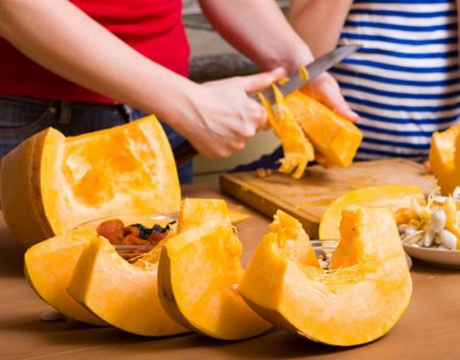 &#8226; Alerjiye Kar Savunma Kalkan<p>    Bal kaba, alerjik reaksiyonlarn nlenmesine yardmc oluyor. Astm, alerji gibi hastalklarn temelinde baklk sisteminin glendirilmesi yer alrken, antioksidan kapasitesi yksek vitamin ve mineraller nem kazanyor. Antioksidan kapasitesi en yksek vitaminlerden biri olan beta karotenlerin ise en yksek oranda bulunduu besinlerden bir tanesi bal kaba. Yarm su barda kadar bal kabanda gnlk ihtiyacn 2 kat kadar vitamin A bulunuyor.