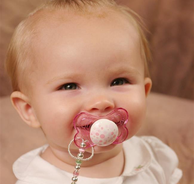 Emzik<p>    2-5 hafta kullanm sresi vardr.Lateks yzeyde oluabilecek atlaklarda mikroplar barnabiliyor. Bu nedenle ne kadar kullanldna ve grntsne baklmakszn en ge 5 haftada bir deitirilmelidir.