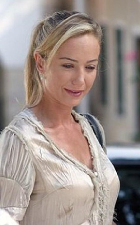 ala Kubat, talyan Lisesi'ni birincilikle bitirdi. yi derecede talyanca ve ngilizce biliyor.