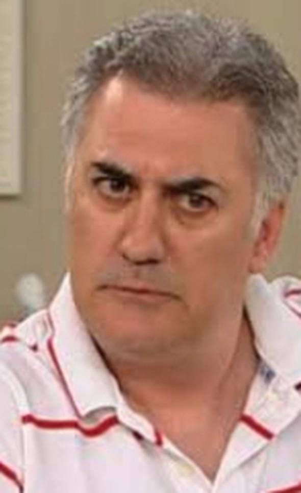 Akc bir ngilizce'ye sahip nllerden biri de Tamer Karadal. Aktr bir ka aksanda ngilizce konuyabildiini sylemiti.