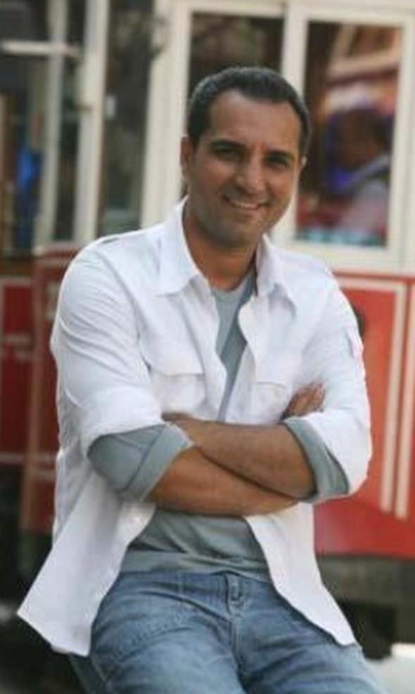 Rafet El Roman hayatnn bir blmn Almanya'da geirdi. ok iyi derecede Almanca biliyor.