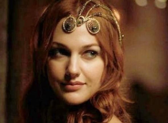 Meryem Uzerli'nin ana dili zaten Almanca. Trke'yi sonradan rendi.