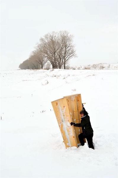 Yaklak 3 saat kadar sren ve iki gn nce gerekleen eylemle ilgili Prof. Dr. Kavuk Kavuku unlar syledi:  "Bu alma zellikle terre tepki amacn da iinde barndrmaktadr. Babas ehit olan bir ocuun 'Babam bu kutuda ne aryor?' sorgulamas ile tetiklenen bu alma, Necip Fazl Ksakrek'in 'Tabut' ve Nazm Hikmet'in 'Cenaze Merasimim' adl iirlerinin anlam ilikisi ile de derinlik kazanmaktadr.