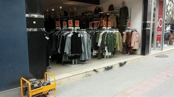 Bahelievler &#8211; Dn uzun sre yaanan elektrik kesintisi gece son bulmutu ancak bugnn ilk saatlerinde yeniden kesintiler yaand bildirildi