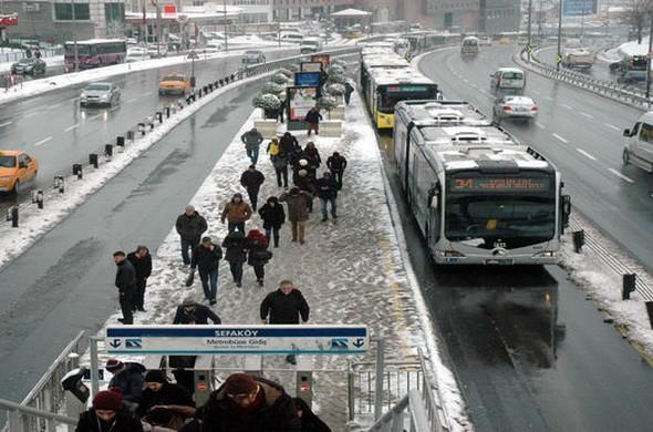 Sabah 10:00 dan bu yana Sefaky Kemalpaa Mahallesi'nde elektrikler yok. Bu 3. gn. Dier gnlerde en fazla 10, en az 4 saat elektrik yoktu. Hadi bizi getik bu soukta ocuklarmz mesinler. --Okan Dizmen