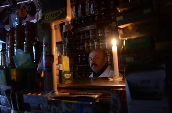 Pendik &#8211; Birok vatanda sabah yine elektriksiz uyanmaktan ikayet ederek yetkililere bavurdu