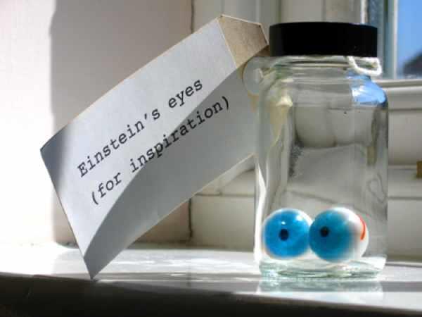 Albert Einstein'in gzleri New York'ta bir kasabada tutuluyor.