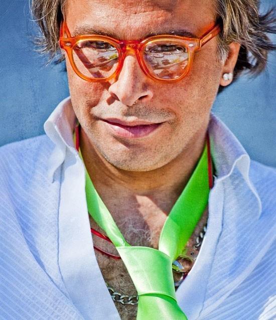 "VDEO ARPITILDI"<p>  Barbaros ansal 'hakaret' dolu ve kfrl konumalarnn olduu bir video yaynlamt. Yeni yl mesaj ad altnda yaynlad o video da Barbaros ansal'a soruldu. eitli hakaretlerin yer ald video ile ilgili sorulara ansal, videonun arptld ne srd.