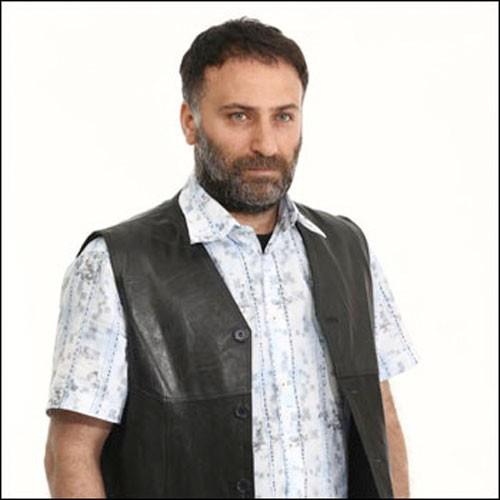 aykur Rizespor, Genlerbirlii, Samsunspor, Gaski, Mersin dman Yurdu ve Galatasaray takmlarnda forma giymitir.