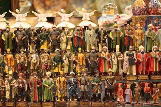 PADAH VE EHZADELER FANATK TARAFTAR OLDU    Zaman iinde padiah ve ehzadeler de bir takmn taraftar; hatta mensubu haline geldi.