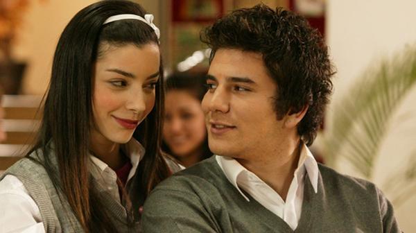 Acemi Cad dizisiyle tannan akan ulha'nn annesi de oyuncu...