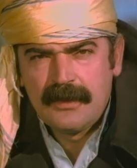 200&#8217;e yakn filmde rol alan usta oyuncu Hayati Hamzaolu'nun olu kendisi gibi bir oyuncu.