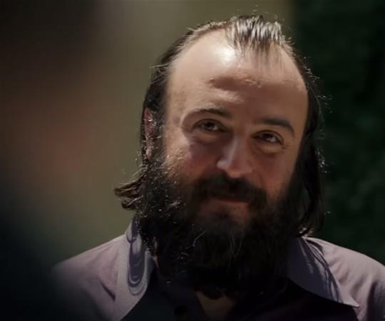 Deniz Hamzaolu 1979 ylnda stanbul'da dodu.