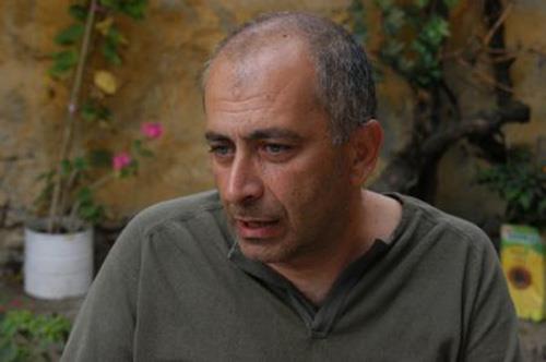 Deniz Trkali, Bar Pirhasan'n kardei.