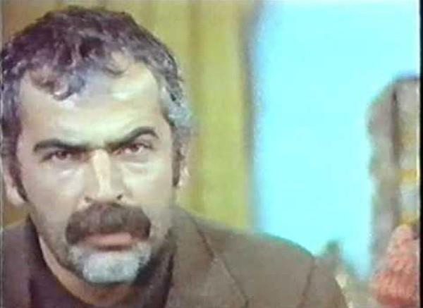 Yeilam'n 'kt adam' karakterlerinin vazgeilmez ismi olan Hayati Hamzaolu'nun 2000 tarihinde, 67 yanda vefat etti.